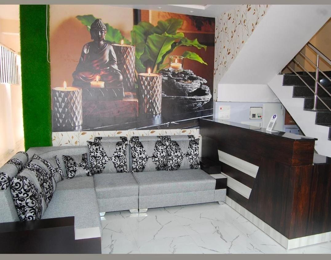 Varun Residency บาดราเชลัม ภายนอก รูปภาพ