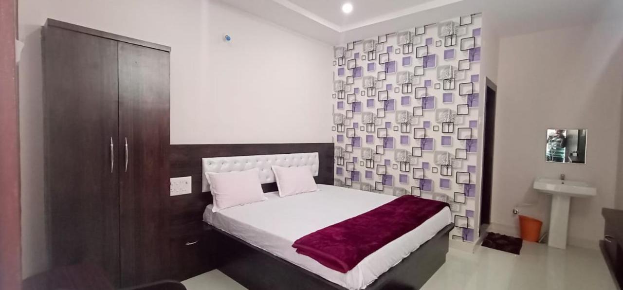 Varun Residency บาดราเชลัม ภายนอก รูปภาพ